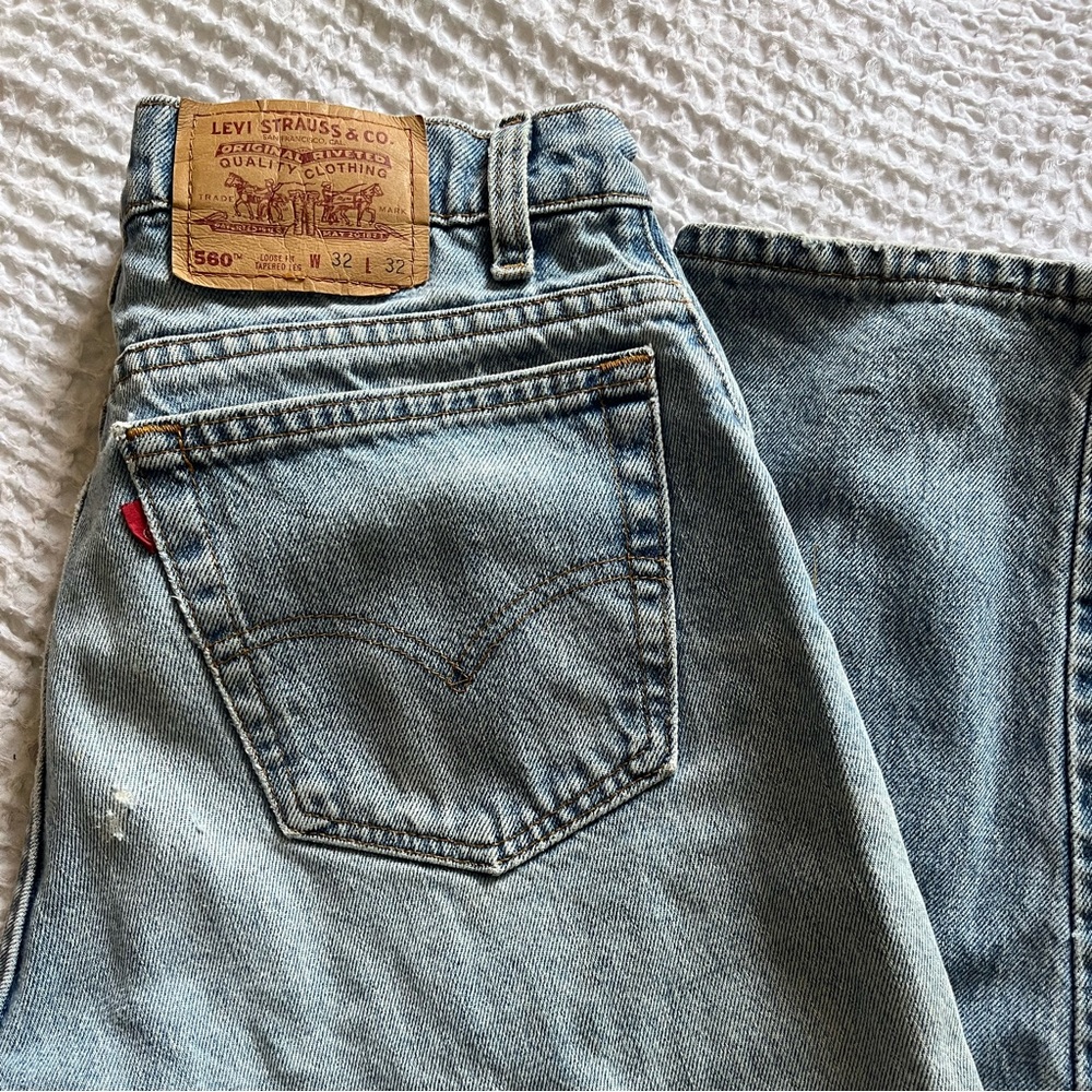 VINTAGE levi’s loose fit tapered leg medium wash. 32x32